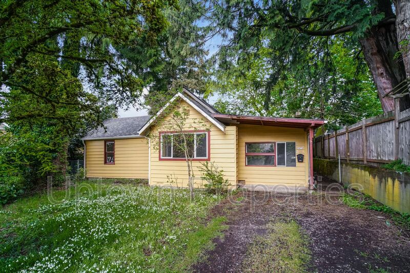 Portland House: 3671 SE Tenino St
