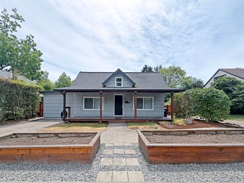 Eugene House: 544 W 20th Ave
