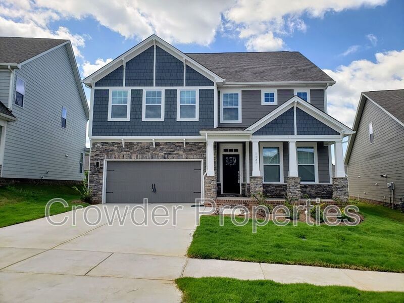 Waxhaw House: 1127 Walbury Hill