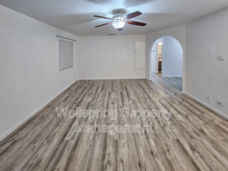 Ridgecrest House: 117 S Silver Ridge St