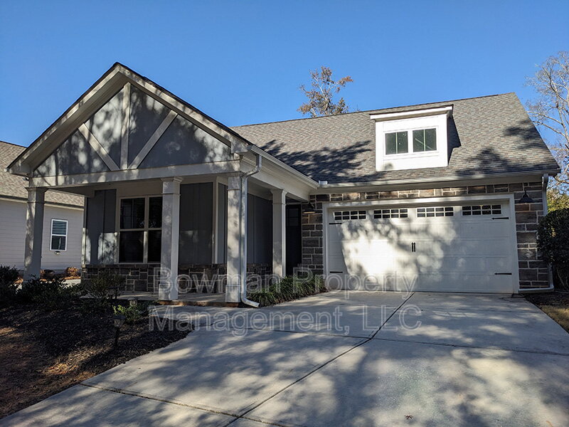 Athens House: 401 Edgewater Dr