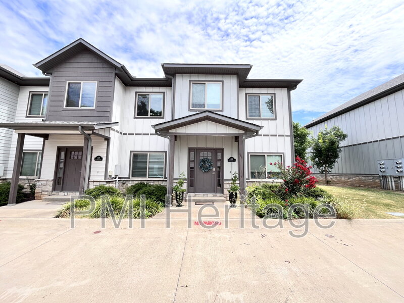 Bentonville Townhome: 418 Northwest Retreat Lane