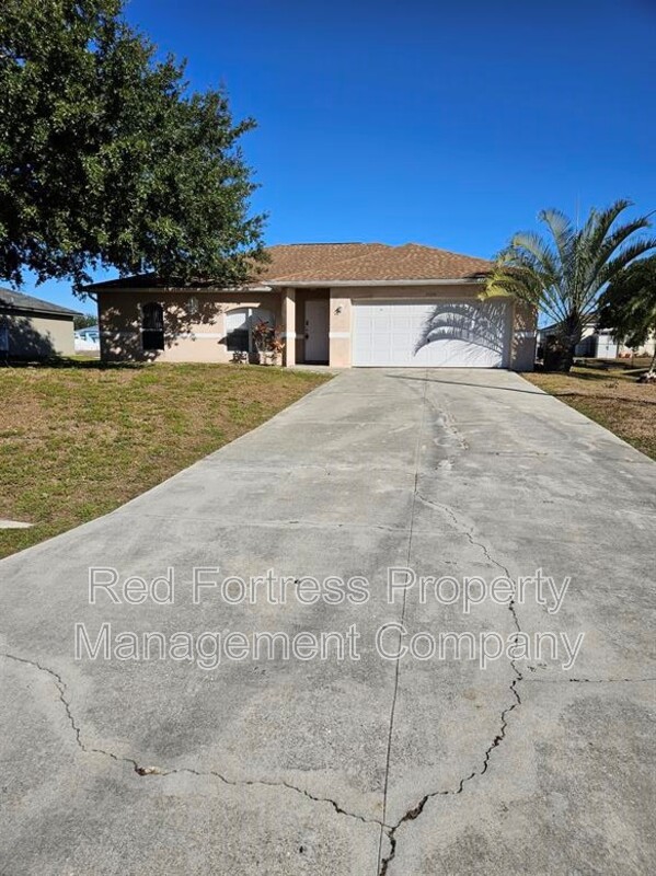 Lehigh Acres House: 5006 Bywood St