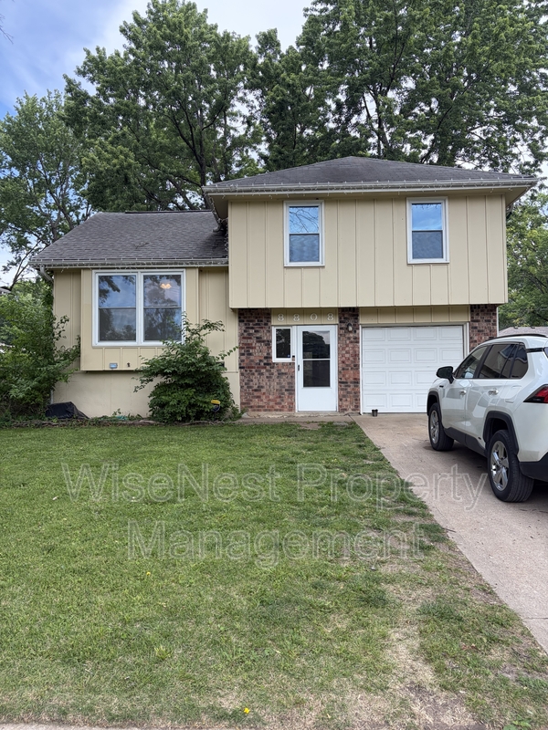 Kansas City House: 8808 East 111 Street