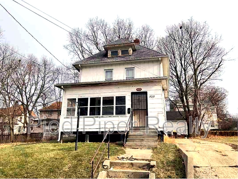 Freeport House: 525 S State Ave