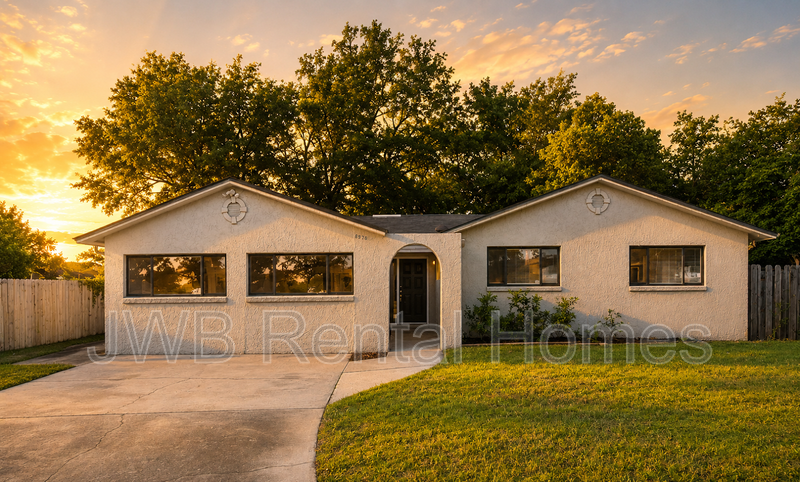 Jacksonville House: 6976 Gribbin Ct