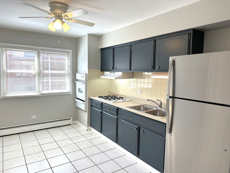 Lombard Condo: 20 N Garfield St