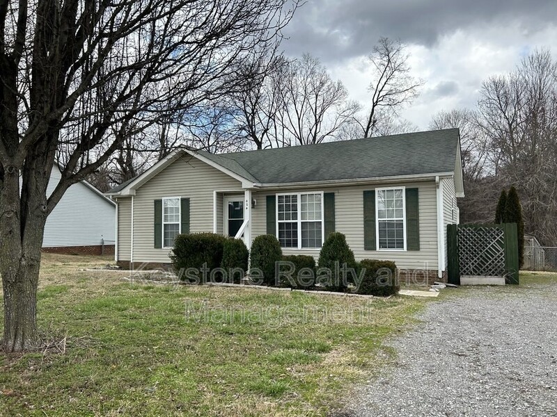 Oak Grove House: 404 Sideline Drive