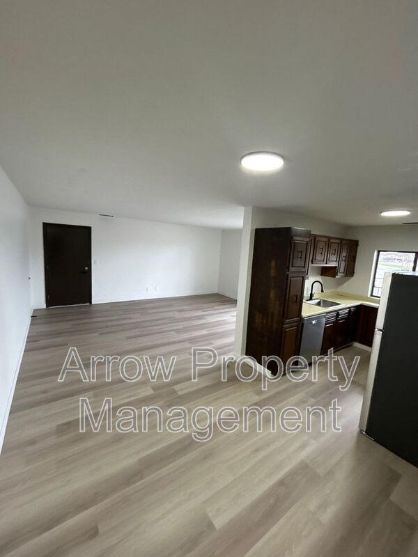 Bismarck House: 201 E Arbor-203E