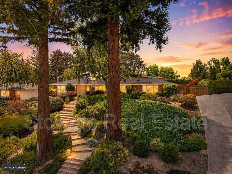 Alamo House: 31 Mott Dr