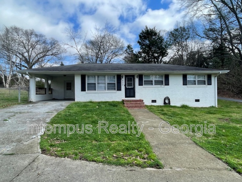 Suwanee House: 633 White St