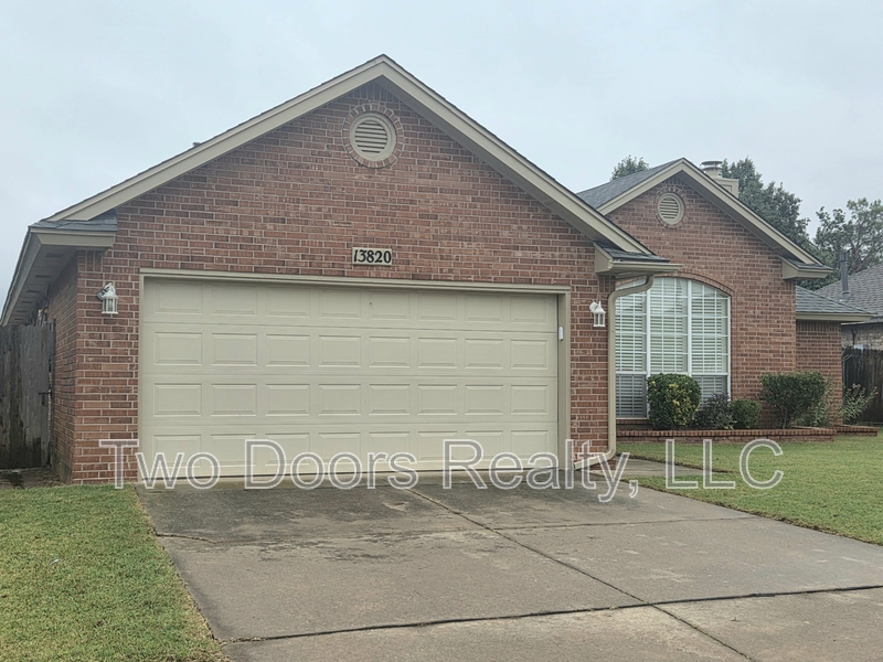 Edmond House: 13820 Oakmond Road