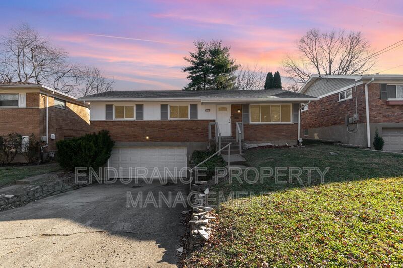 Cincinnati House: 7884 Greenland Place