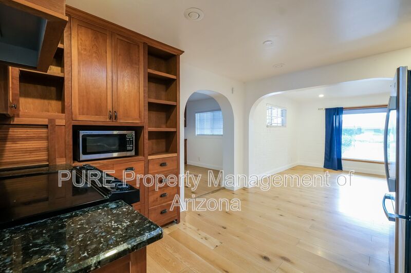 Phoenix House: 2817 N 51st St
