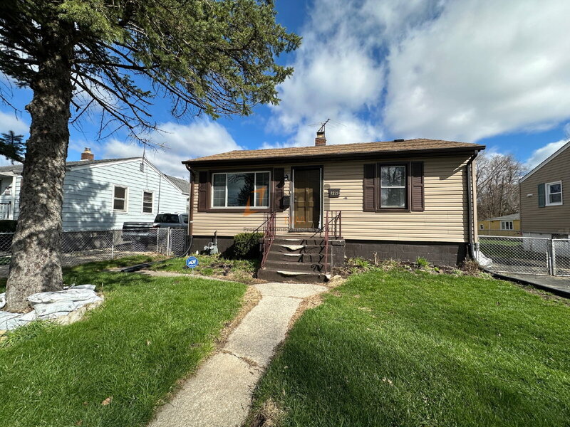 Hammond House: 1215 170th Street