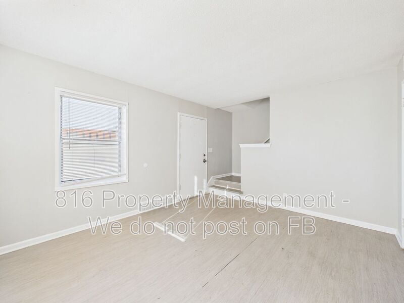 KANSAS CITY Condo: 801-803 E Bannister Rd