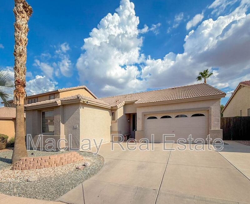 Chandler House: 203 W Cedar Dr