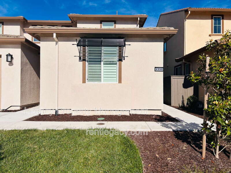 Sacramento House: 4098 Azul Way