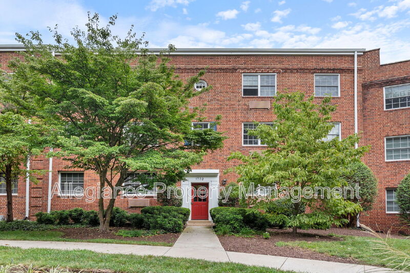 Alexandria House: 1732 W. Abingdon Drive