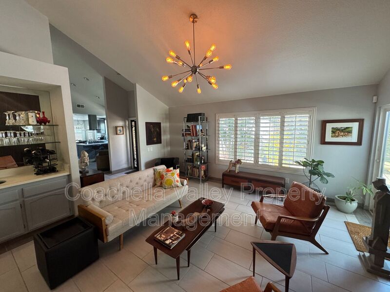 Palm Desert House: 43584 Via Magellen