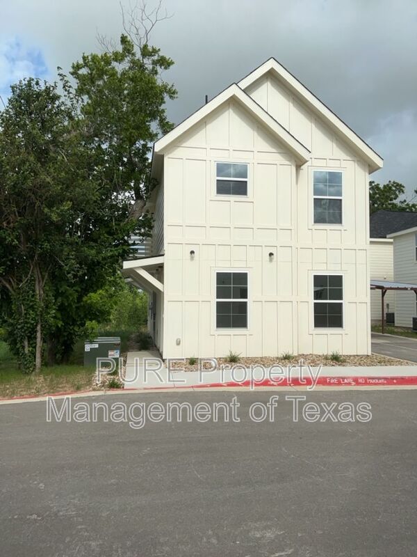 Taylor House: 2002 2nd St