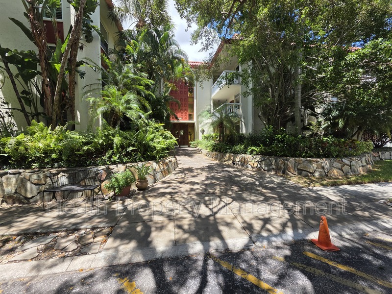 Clearwater Condo: 1012 Pearce Dr #304