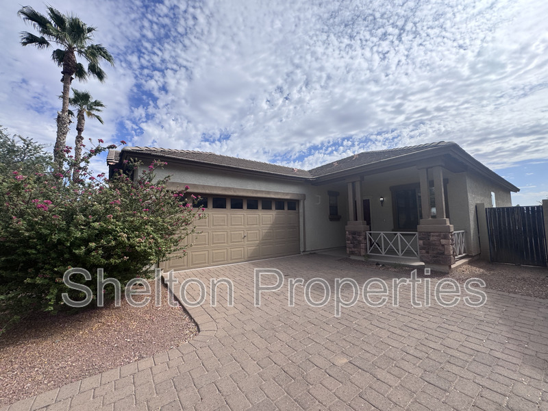 Gilbert House: 2047 S Starling Dr