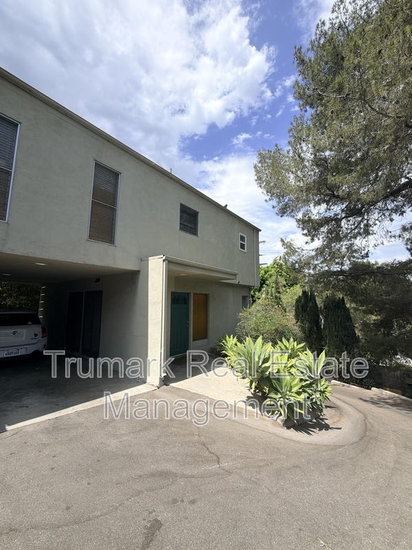 Los Angeles House: 3941 Clayton Avenue