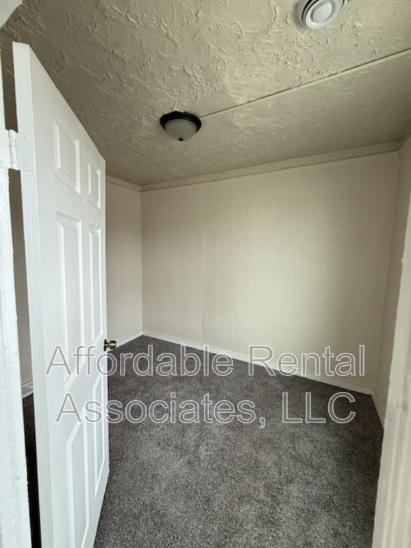 Milwaukee Condo: 124 W Kassner Pl