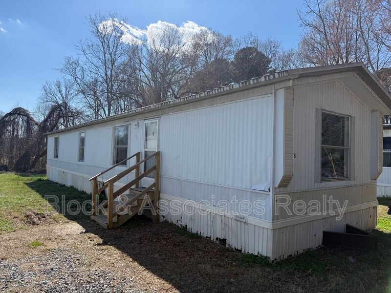 Asheboro House: 215 W Strider St