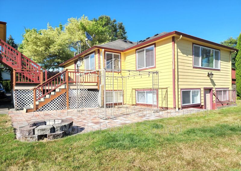 Lake Stevens House: 10914 Willow Road