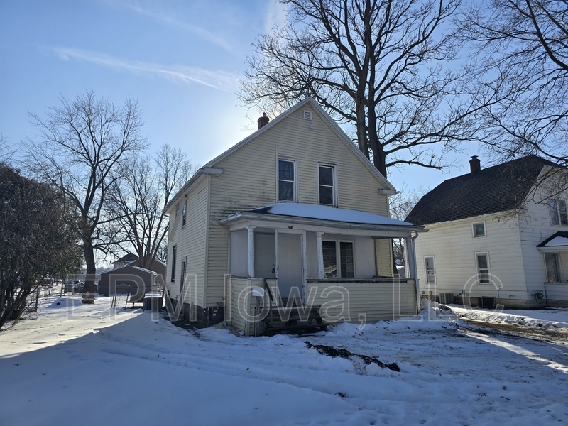 Waterloo House: 827 Dawson Street