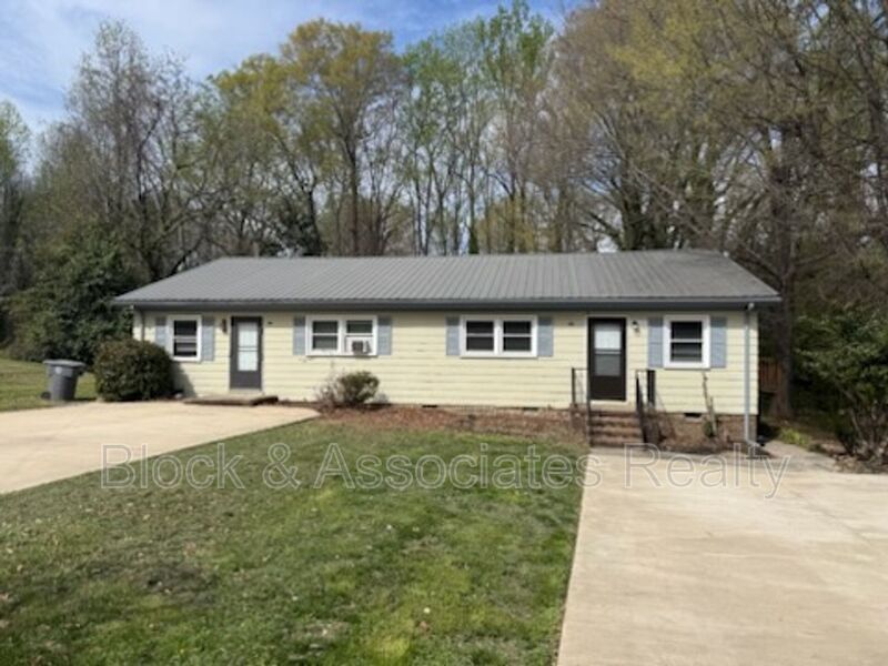 Asheboro House: 1100 Uwharrie St.