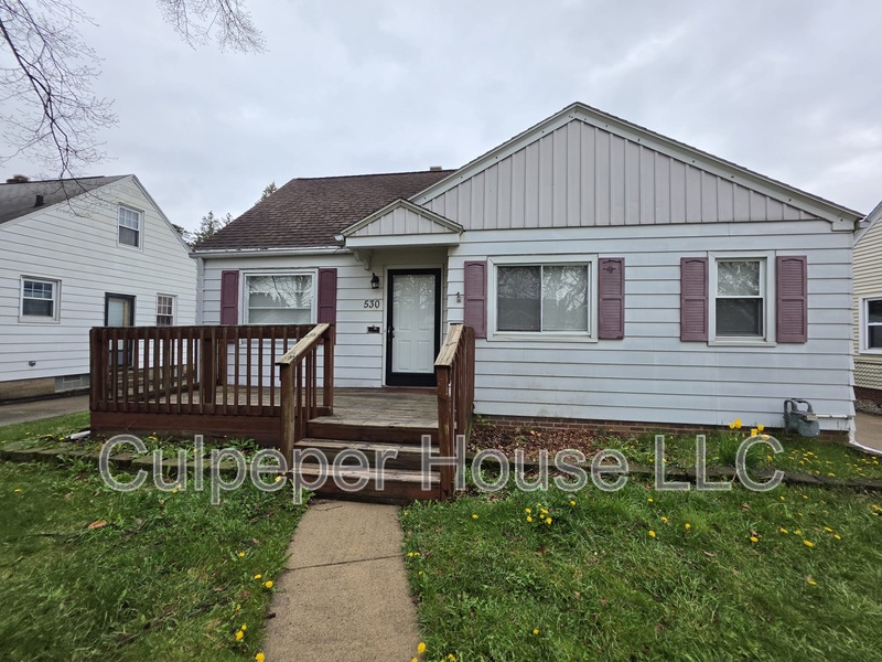 Toledo House: 530 Mayfair Blvd