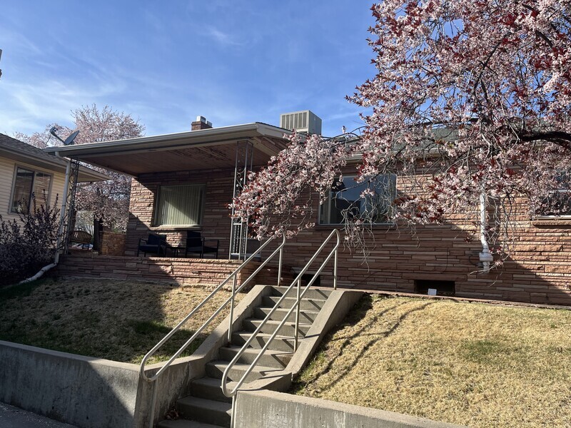 Arvada House: 9160 W 64th Ave