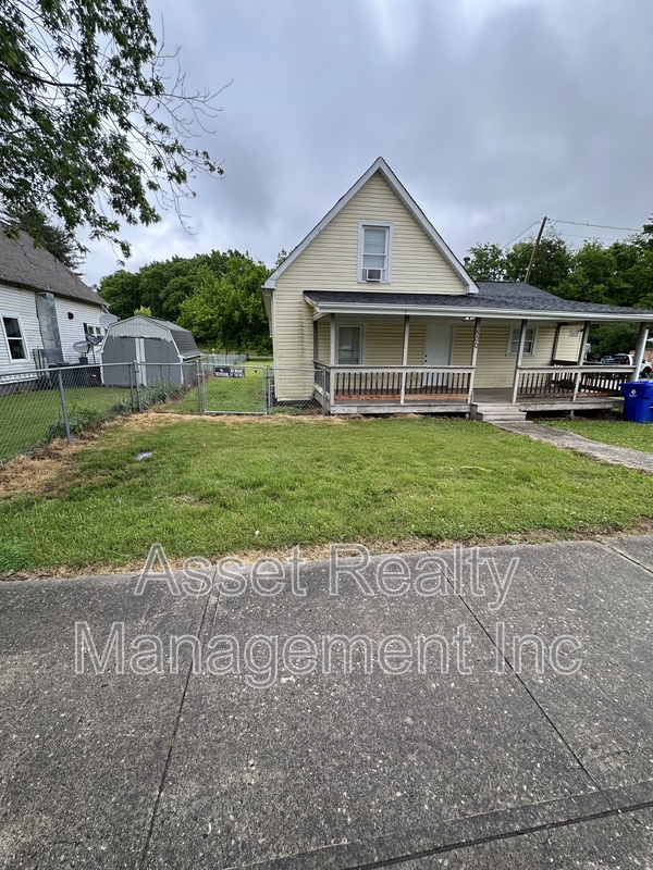 Rockwood House: 500 West Strang Street