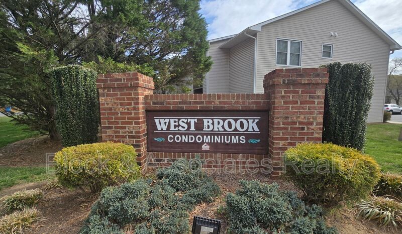 Archdale House: 702 Westbrook