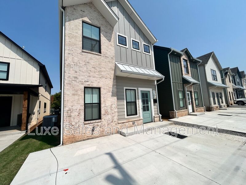 Edmond House: 618 W. 2nd Street Suite 110