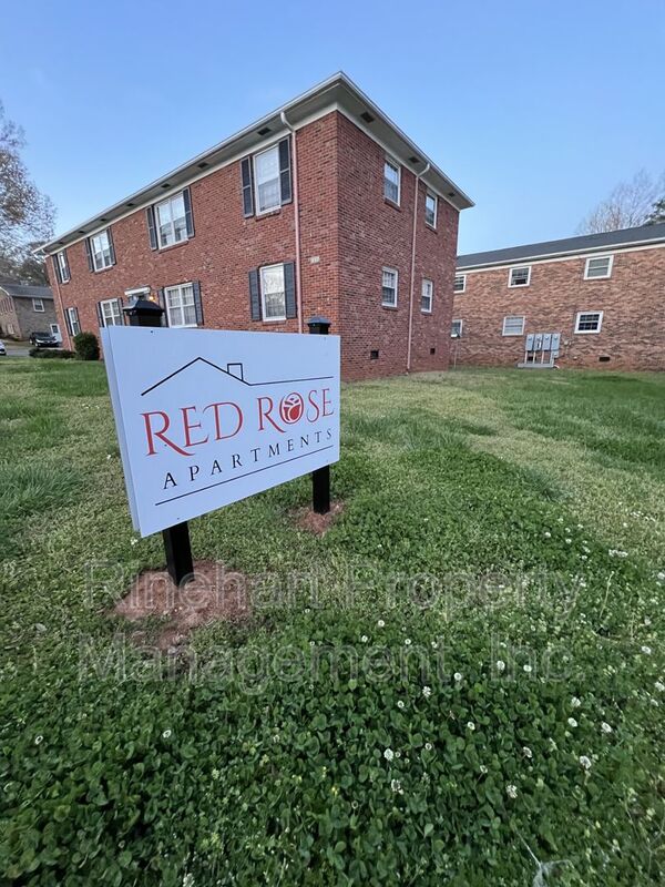 Lancaster House: 1045 Meadow Drive
