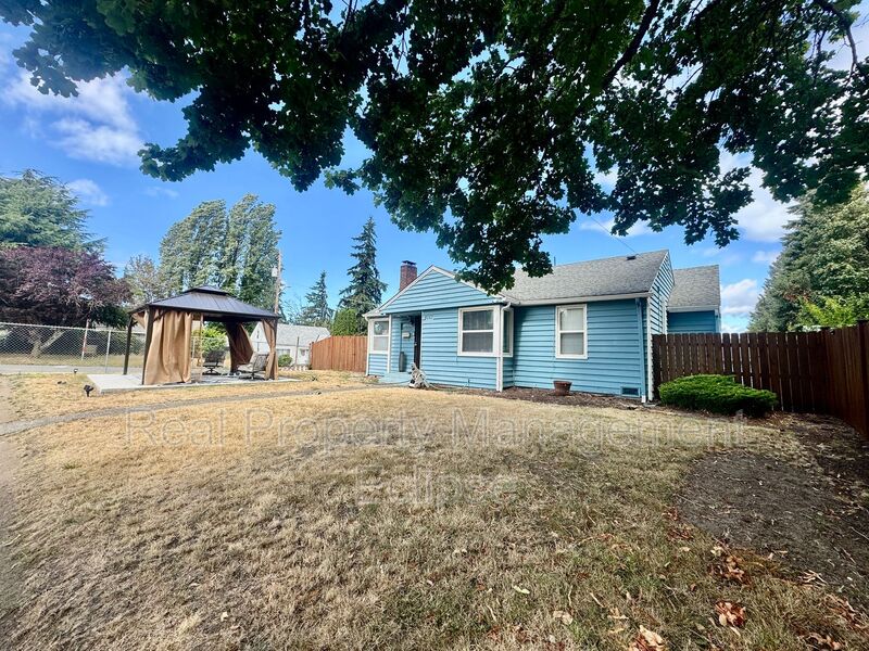Seattle House: 6908 S 115th St