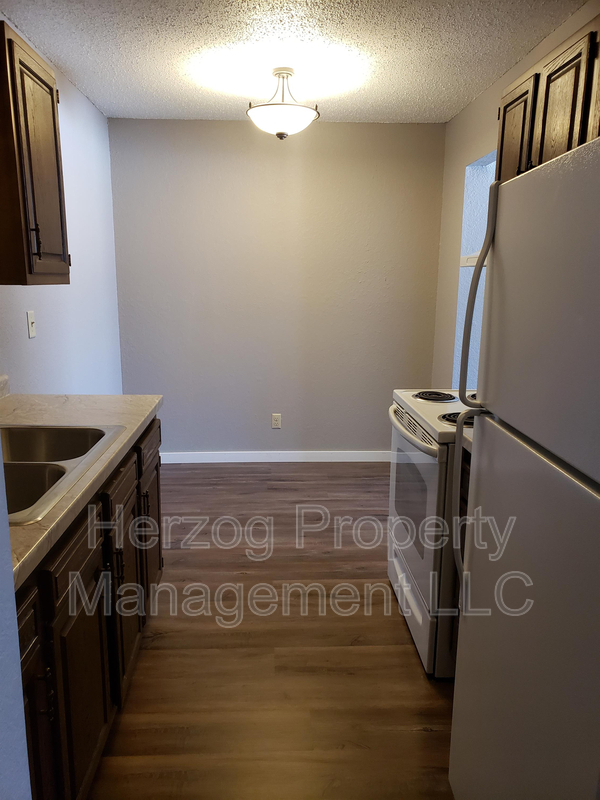 Request a Viewing for 304 Kenwood Drive, Apt. 103 Tenant Turner