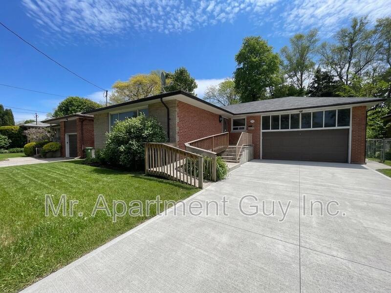 North York Condo: 127 Palm Dr