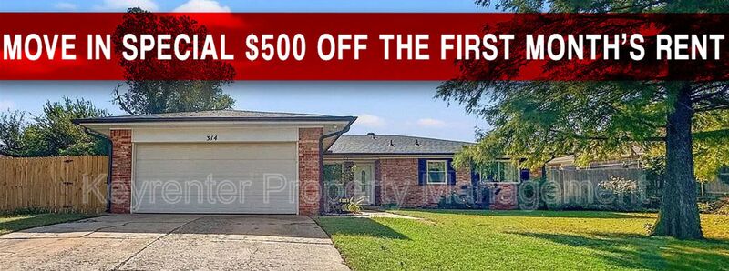 Mustang House: 314 N Lakeside Ter