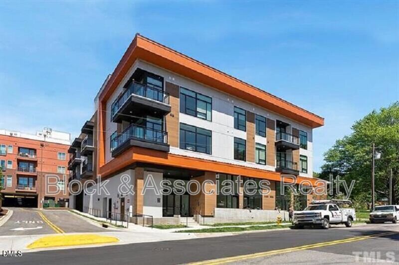 Raleigh House: 615-112 Daniels St.