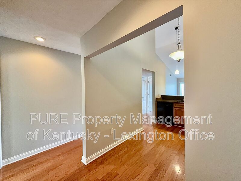 Lexington Condo: 2414 Lake Park RD