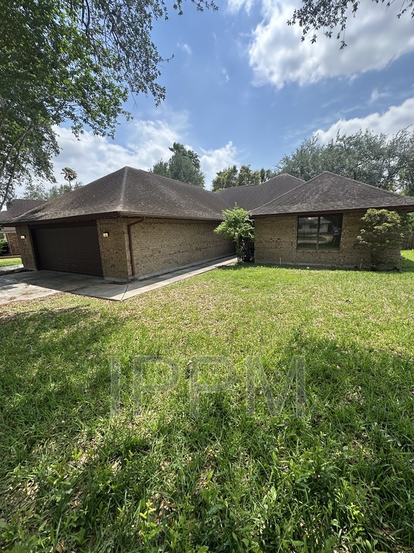 Harlingen House: 125 El Cielo Cir
