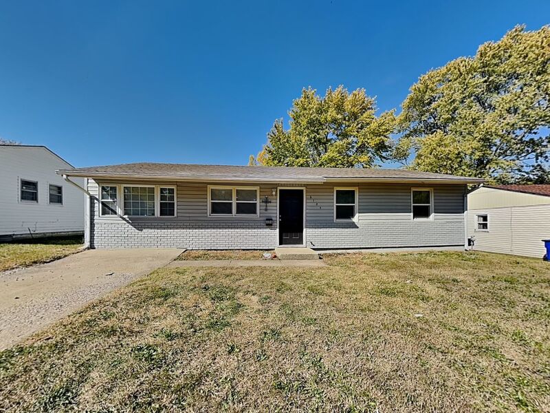 Grandview House: 6104 E 148th St