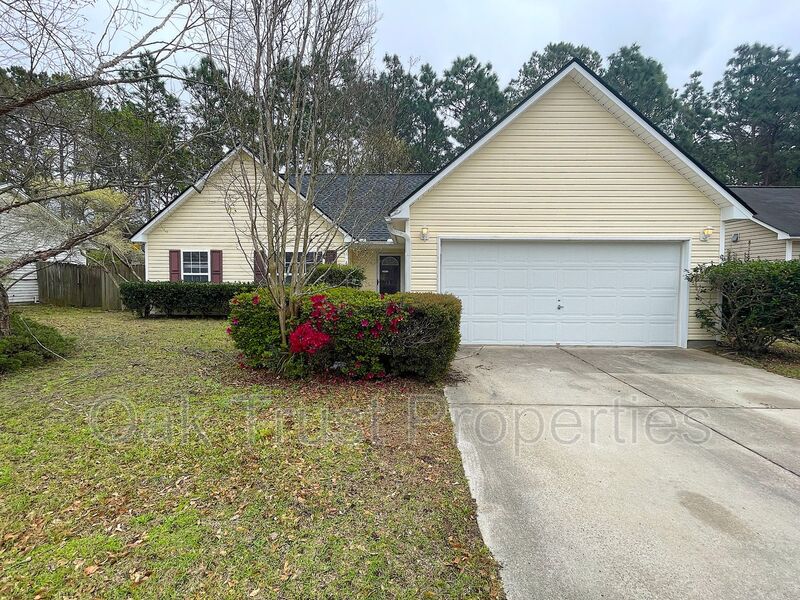 Summerville House: 144 Paddock Way