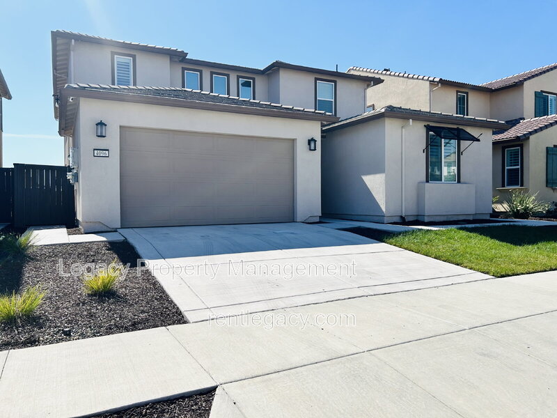 Sacramento House: 4096 Azul Way