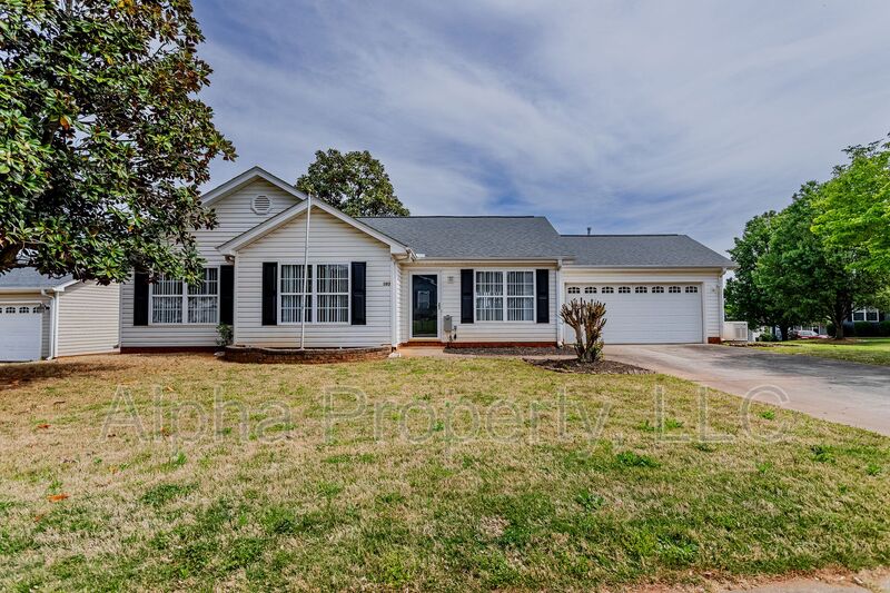 Greer House: 103 Hickory Rock Lane